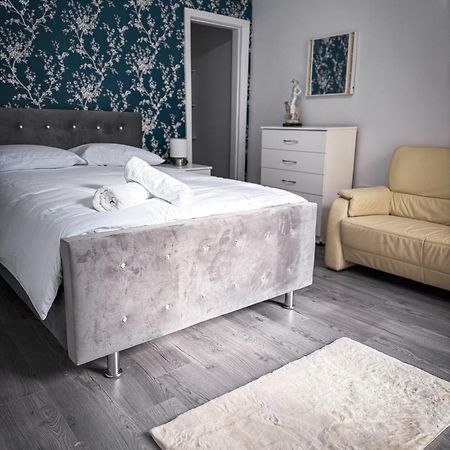 Blue Moon Apartment เบอร์มิงแฮม ภายนอก รูปภาพ